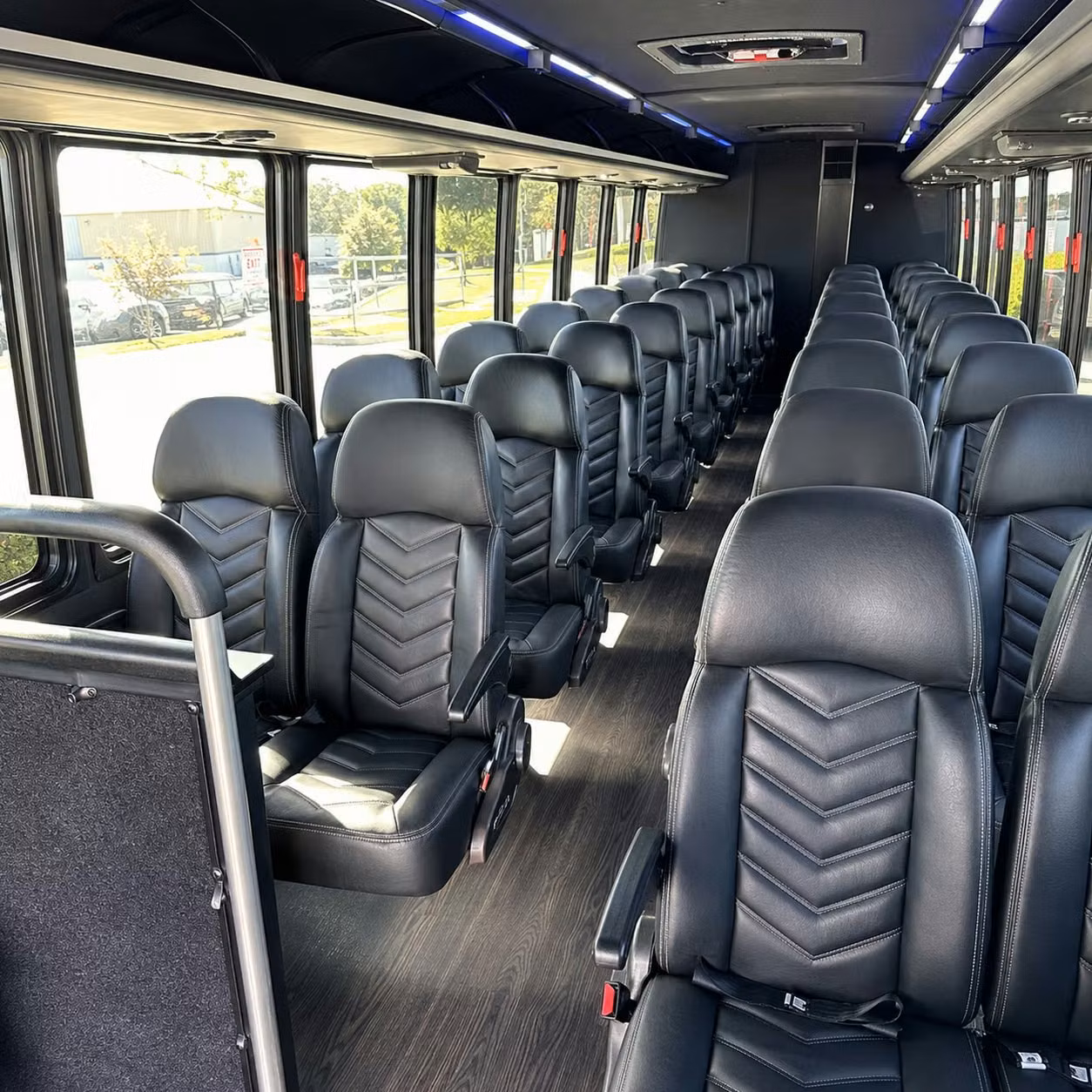 novi 15 passenger minibus rental