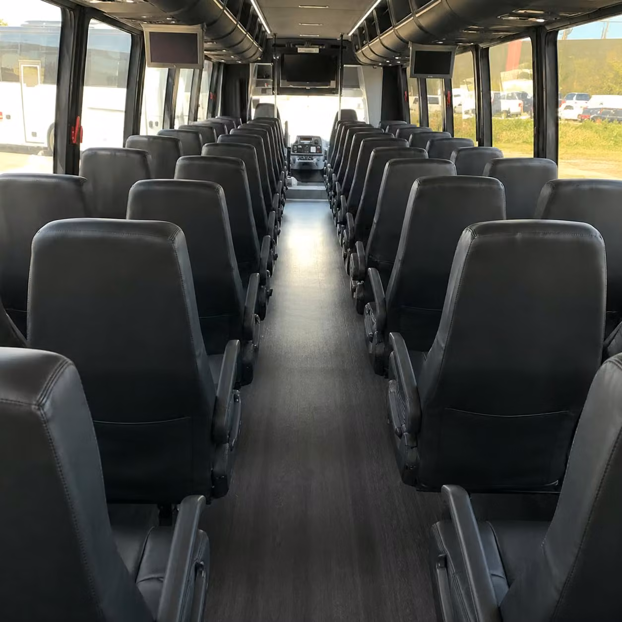 novi 28 passenger minibus rental
